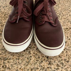 Vans Off The Wall Women's Burgundy Leather Sneakers SZ8.5 Like New